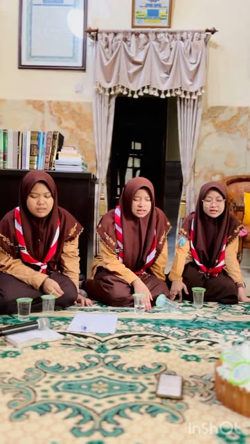 #Pp Santri Reel by @agustidwiningtiyas - Semangat mbak2 santri Pp. Al munawaroh jombangπ₯°
#fyp #fypγ·#sholawat #santri #pesantren