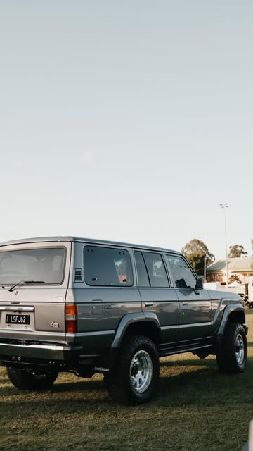 #Landcruiser 80 Reel by @mckinnons_cruisers - Just an old clapped out 60 ππΌ
Specs on this build :
- 1988 FJ62
- 80 Series Chassis
- VF LS3 6L80 Combo
- Harrop 2300 Supercharger LSA Belt Drive