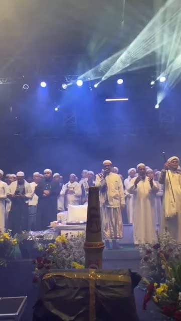 #Almunawwir Reel by @syubbanul_jihad - mahalul qiyam majlis ta'lim almunawwir💙
#mahalulqiyam
#almunawwir151
#syubbanuljihadofficial