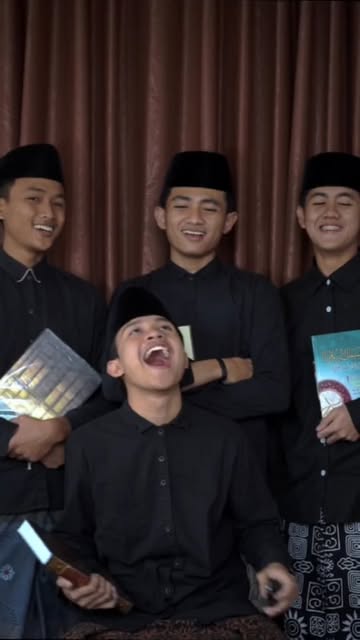 #Cowok Ganteng Santri Reel by @ululazmialhfdz - Ikuti otomatis mengikuti akun anda Ini versi kang santri😁 quotes versi kalian gimana?? #santrimahikasidoarjo #mahikasidoarjo #santrikeren #pondokjati
