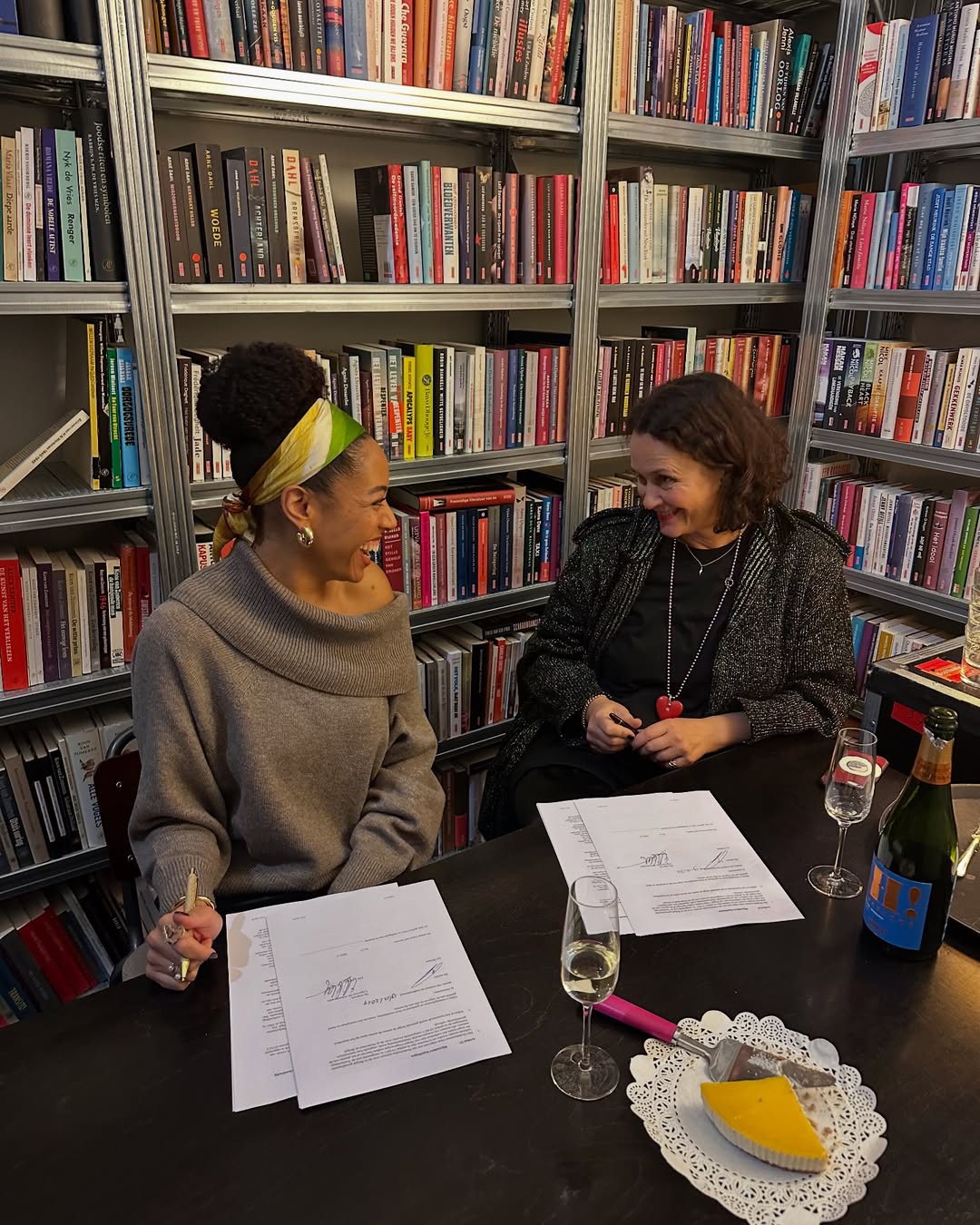 -English below- Op de valreep van 2024 mag ik dit mooie nieuws met jullie delen: ik heb het contract getekend van mijn tweede boek!π₯Ήβ¨π€ Na mijn boek βGoed Komen: Een s*ksuele queesteβ, volgt nu een t