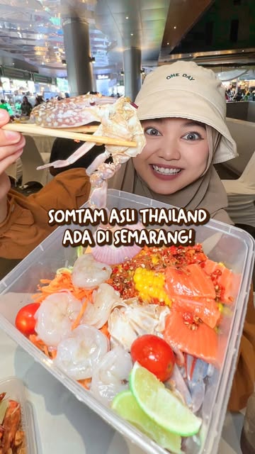 #Krapyak Semarang Reel by @retsianare (verified account) - Somtam Asli Thailand ada di Semarang! ✨
Bisa langsung ke standnya RAK THAI yang ownernya asli Thailand ya gais 😉👌🏻
Ada 2 stand:
✅ 1 stand di bagia