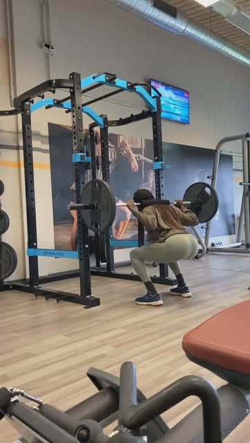 #Gymgrind Reel by @fatou.kabo (verified account) - "Focused. Disciplined. Unstoppable. 💥🏋🏽♀️
Every rep, every drop of sweat-it's all part of the journey. Training hard, fueling right, and staying