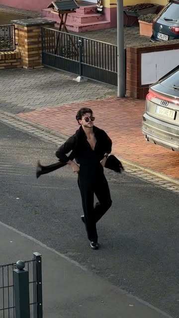 #Streetstyle Fashion Reel by @robertosi_ - are you more boom, bap or bam? 🎤
#streetstyle #streetwear #outfitinspiration #kendricklamar