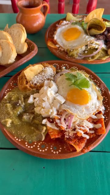 #Mexican Food Brunch Reel by @provechito.gdl (verified account) - Un desayuno bien mexicano 😋 @fogondecirilo 📍Cam. Al Vado 2507, 45416 Tonalá, Jal. ($150-$250 p/p)
#desayuno #chilaquiles #restaurante