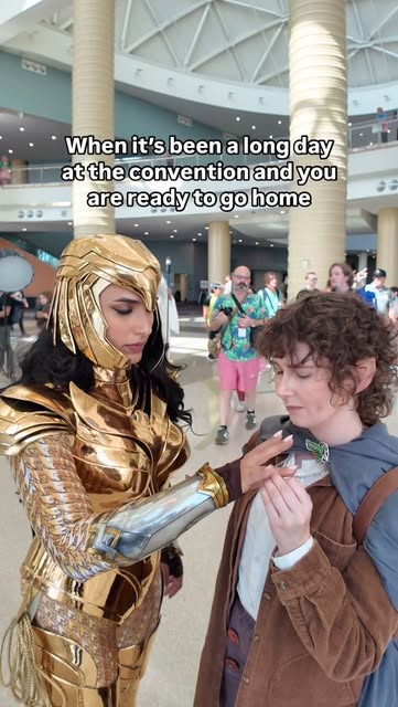 #Saruman Reel by @lis.wonder (verified account) - My precious 😌
.
Frodo @ladyemilycosplay
Wonder Woman @lis.wonder
.
Also the Gandalf & Saruman cosplayers in the back are sending me 😭😂 I love co