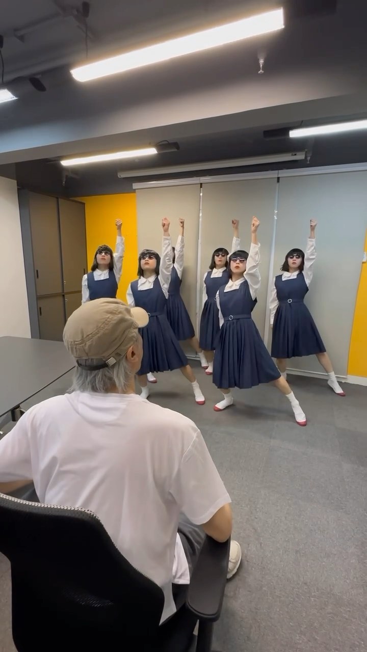 小弟做足準備以舞會友 @avantgardey_ ,打算走在潮流尖端,原來只在潮流側邊,今期流行,已經是上期流行.. I prepared myself thoroughly to dance and make friends with @avantgardey_ , aiming to stay in trend. It turns out I was outdated already. T