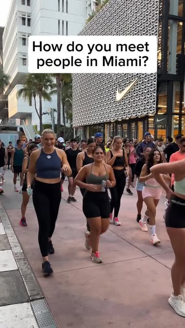 #Miami Marathon Reel by @miamidatenite - Making friends in Miami as an adult can be tricky, but it helps to put yourself in the right spaces! This free weekly run is a great way to meet peopl