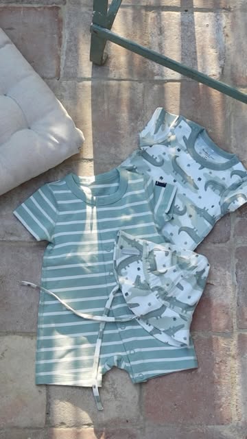 #Babyoutfit Reel by @polarnopyret (verified account) - Baby outfit of the day: A short-sleeved bodysuit with cheerful alligator prints, perfectly paired with a matching sunhat for sunny adventures βοΈπ
Ba
