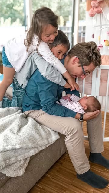 #Influencer Family Reel by @mamiseelen (verified account) - Meine Familie 😍 Wie schnell die Zeit doch vergeht! Man merkt es immer daran, wie groß die Kinder plötzlich sind 🙈 Werdet ihr auch immer emotional, w