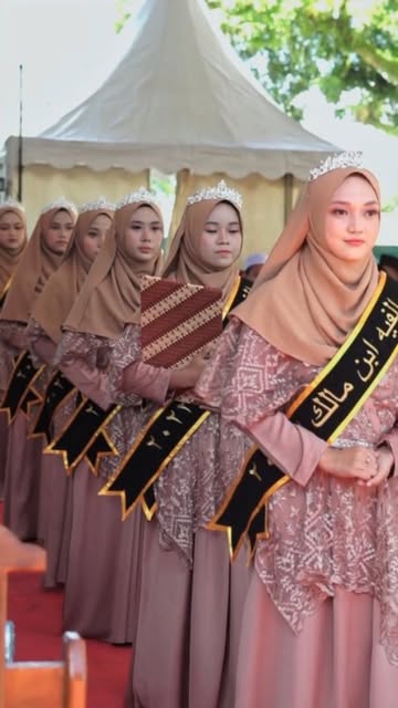 #Es Goyobod Q Santri Reel by @tempat.santri - MasyaAllah,kebahagiaan buat santri dan orang tuanya🥹
Semoga anak-anak kita kelak bisa menjadi para ahli ilmu,anak yg sholeh dan sholeh dan menjadi p