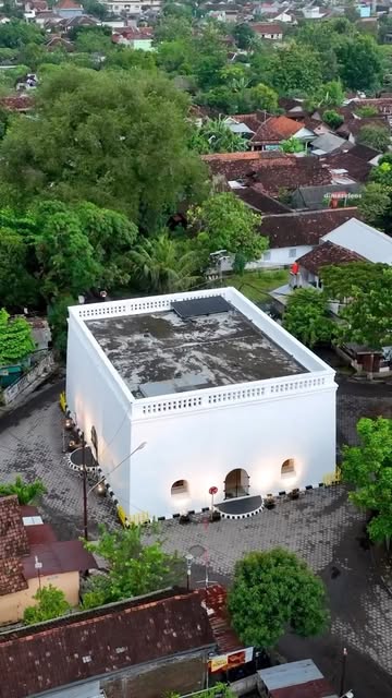 #Panggung Krapyak Reel by @dimasvlens - 📍Panggung Krapyak, Yogyakarta
Panggung Krapyak adalah bangunan yang berusia hampir 250 tahun dikenal sebagai tempat berburu raja-raja Kasultanan Yog