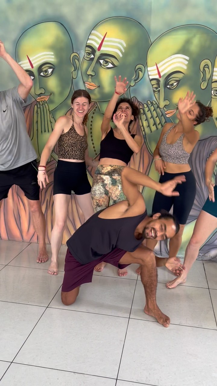 Movement is life🌊 Join us for daily movement sessions and explore the amazing capacities of your body✨🪷 #reels #instareels #movement #flow #Rishikesh #sessions #motion #health #fitness #movers #Ri