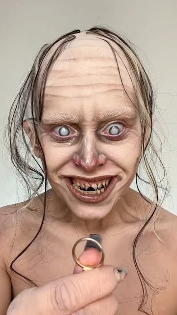 #Horrormakeup Reel by @hollymurraymakeup (verified account) - I'm so sorry for this ππ€¦ββοΈ Gollum Makeup in: @charlotteroberts
Who should I cosplay next?
#horrormakeup #gollummakeup #lordoftherings #gollum #