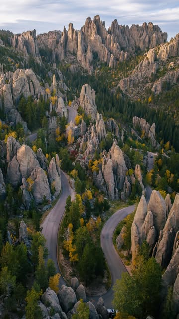 #South Dakota Landscape Reel by @andyaustinphoto (verified account) - A recap from a dream fall trip with @travelsouthdakota. Locations below ⬇️ 📍 #hifromSD #Forever605 #buffaloroundup
📍Custer State Park | @custerstat