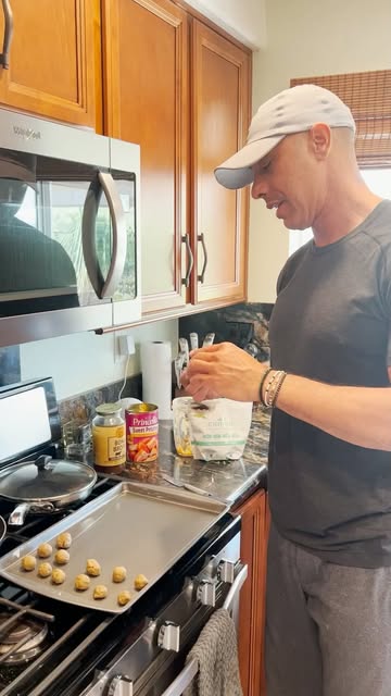 #Pet Treats Reel by @drkwane (verified account) - These "Treets" are starting to catch fire. I have some repeat customers 😃
#streettreets #pettreats #healthy #petfood #pets #baking #veterinarian #he