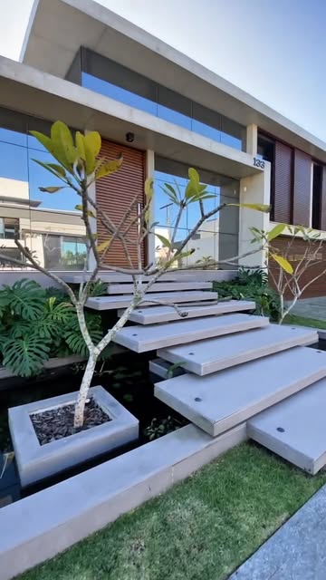 #Modern Landscape Reel by @kompanionlawncare - ✨ Modern Landscape Perfection! ✨
This sleek and sophisticated front yard design is the definition of elegance and tranquility. The floating steps, lu