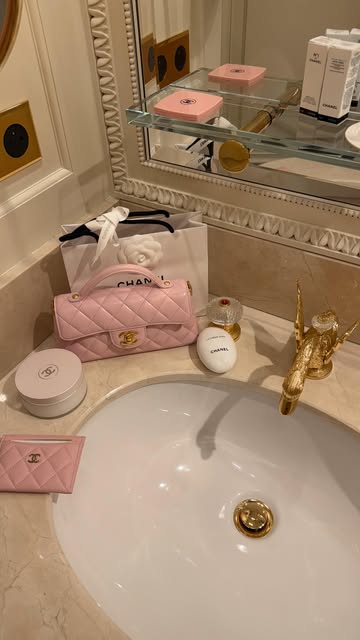 #Chanel Beauty Haul Reel by @shestyledwhat (verified account) - pink chanel dream bag 🎀🥹
#chanel #unboxing