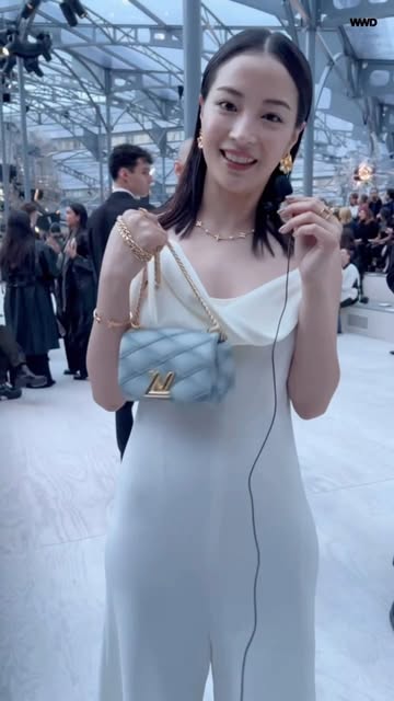 #広瀬すす Portrait Reel by @wwd_jp (verified account) - 【#WWDJAPANパリコレ取材】「ルイ・ヴィトン(LOUIS VUITTON)」のショーに広瀬すずが来場。ファッションのポイントを聞きました🎤
#広瀬すず#suzuhirose#lv#louisvuitton#ルイヴィトン#pariscollection#pfw#pfwsfashionweek