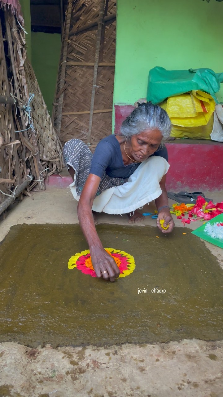 രാവും തണുപ്പും കൂരിരുട്ടും മാറി ഓണനിലാവായി, അത്തം എത്തിയത് അറിഞ്ഞില്ല. കാലംതെറ്റി കഥമാറിയെങ്കിലും ‘കാണംവിറ്റും ഓണം ഉണ്ണണം’ എന്നല്ലേ... ഓണം കഴിയുമ്പോഴേക്കും ഓലപെര ഓട്ടപെരാവും. ഒരു ഓട്ടകാലണ കയ്യിലില്ല്യ