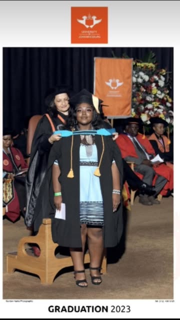 #Gordon Harris Photographic Reel by @proxie_rsa - My graduation stage photographs from Gordon Harris Photographic just arrived, and this one is my favorite ๐
#graduation #graduate #gradszn #gradstu