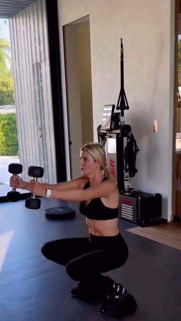 #Lara Trump Workout Reel by @ivvankatrump - Staying fit! 💪🏻 @ivankatrump
Don't forget to follow @ivvankatrump 🇺🇸
#new #ivanka #ivankatrump #ivankatrumpfashion #ivankatrumpstyle #ivankamar