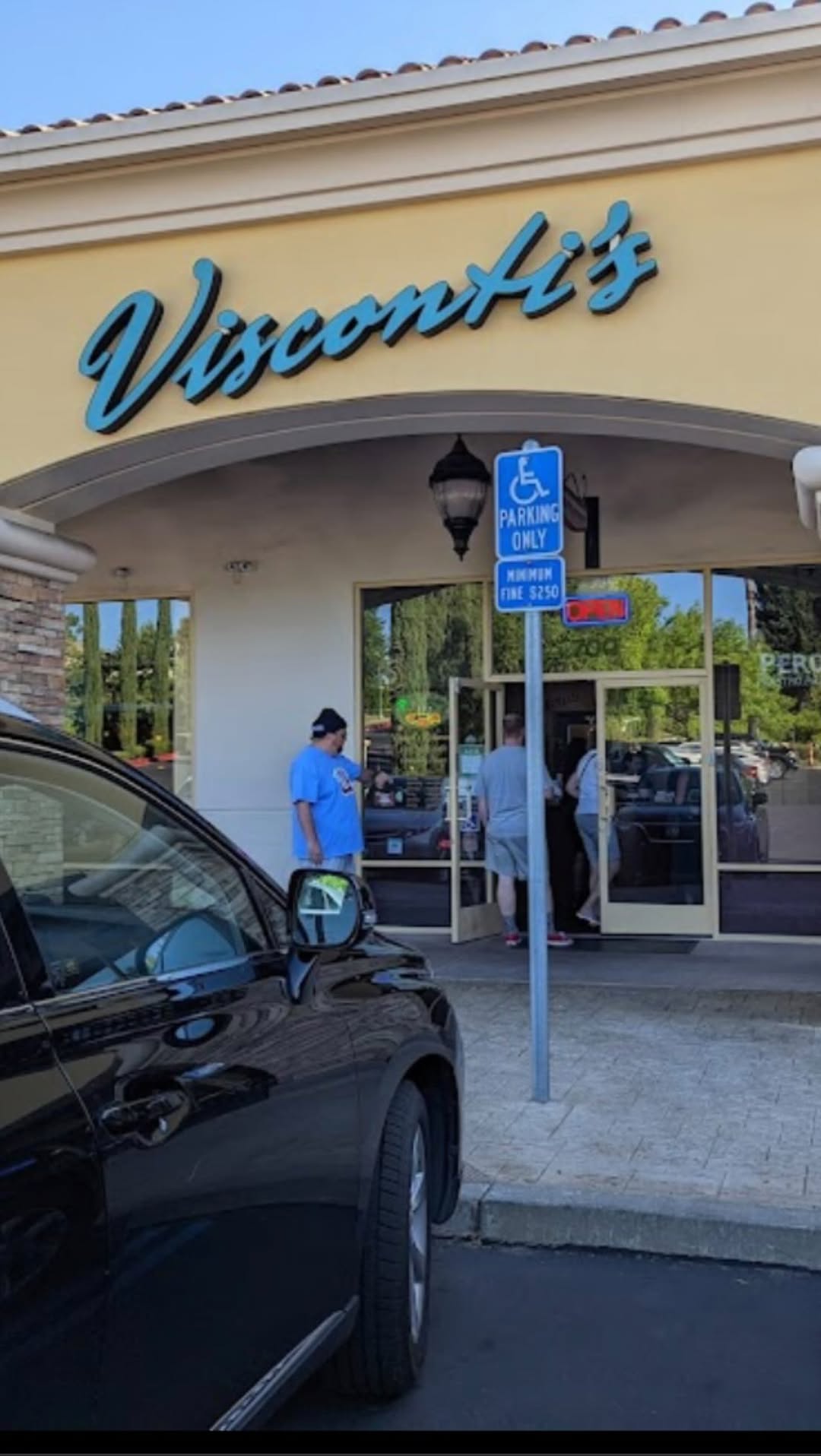 Thank you @viscontisristorante for such a wonderful meal and dessert! You really made a restaurant feel like family. 🍝❤️🍨