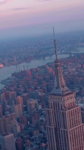 #Cityguide Reel by @voyageprive_es (verified account) - 🗽CITY GUIDE: Descubre nuestras recomendaciones en la famosa ciudad de Nueva York.
¿Y tú, tienes un lugar más que quieras compartir con nosotros?
#n