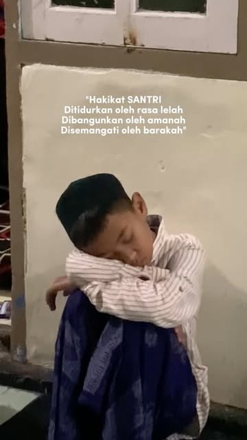 #Wallpaper Santri Keren Reel by @idadiyah.nj - "Semua orang bisa jadi santri, tapi tidak semua orang bisa kerasan dipondok" #santri #pesantren #pesantrenindonesia #pesantrennuruljadid #katakatasant