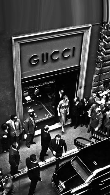 #Luxury Brand Reel by @successhunters.club - Most popular clothing brands in the world? 👜
Let us know what you think!
"Rome wasn't built in a day." 🏗️🏛️
#gucci #chanel #hermes #prada #luisv