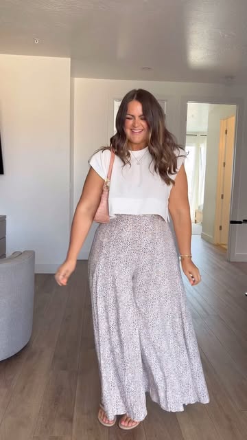 #Midsize Fashion Bloggers Reel by @itscourtneyhamilton (verified account) - Looking for realistic midsize outfits?
I've got you 🫶🏻
Leave a 'weekend' for a link to everything ✨
Or check out my LTK 🩷
#midsizeoutfits #midsiz