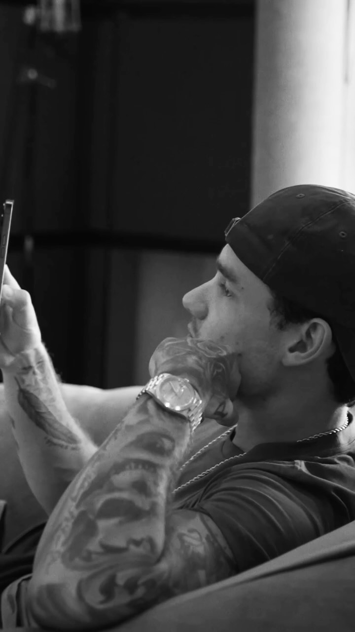 A behind the scenes look into the making of βTeardropsβ π§ Head over to my YouTube channel to watch the full video!