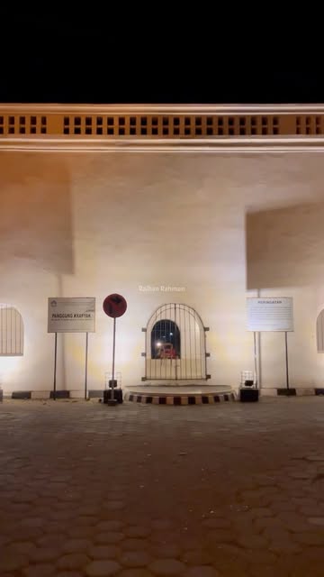 #Panggung Krapyak Reel by @hanskuuy_ - Ada yang tau fungsi kursi di tengah itu?
📍: Kandang Menjangan / Panggung Krapyak
#panggungkrapyak #krapyak #jogjaistimewa #jogja #jogjahits #jogja2