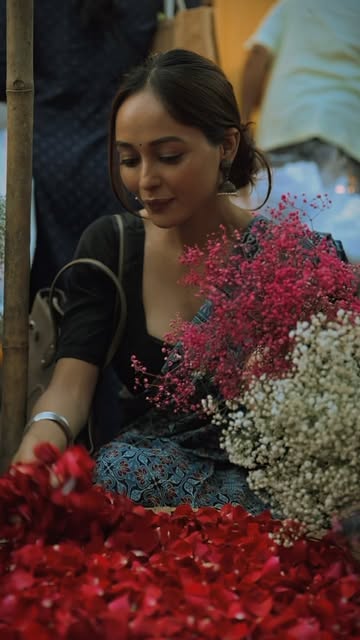 #Wanderlust Alley Instagram Reels Reel by @aakriti04singh (verified account) - Streets , Stories and Stolen moments … ♥️
@deeep.gohil 🎥
.
#soulfulstreets #travelwithheart #streetdiaries #lostinthemoment #timelesselegance #love