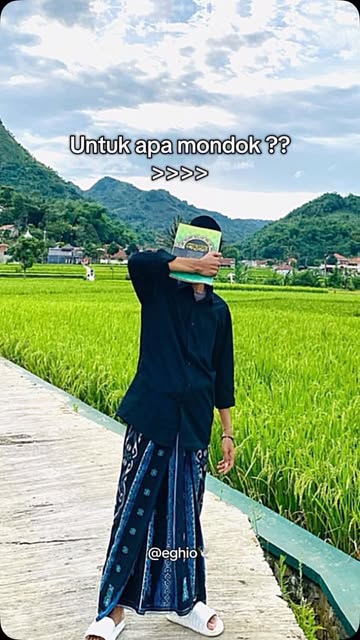 #Foto Cogan Santri Reel by @eghio_73 - Semangat untuk kalian yg mondok📿😇
#santri #santriindonesia #pondokpesantren #mondok #santriwati #sarungan #masukberanda #reels #reelsinstagram