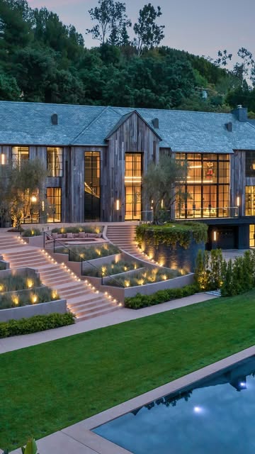 #Interiordetails Reel by @architectanddesign (verified account) - Interior Details at this $48,000,000 project by @Nobel.LA in #BeverlyHills, #California are just outstanding!
This Modern Barn House in Beverly Hills