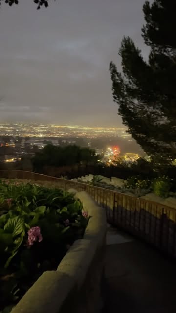 #City Landscapes Reel by @meatydino - Views
#explore #views😍 #viewsforviews #viewsaddict #cityview #cityviews