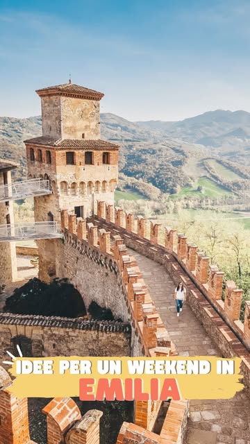 #Eventi Emilia Romagna Questo Weekend Reel by @viaggiosenzascalo (verified account) - Viaggiatori ecco cinque luoghi imperdibili da scoprire durante un meraviglioso weekend estivo in Emilia:
🔹 Il Palazzo Ducale di Sassuolo
🔸 Il Caste