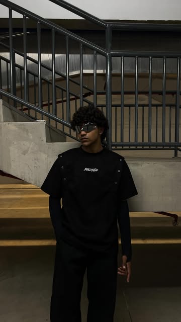 #Streetstyle Photography Reel by @farixsalmaan - blink and you'll miss it!!
🎥🎞️ @m__zyan
Tees - @ballistic.in
#explorepage #fyp #trending #dark #fashion #streetstyle