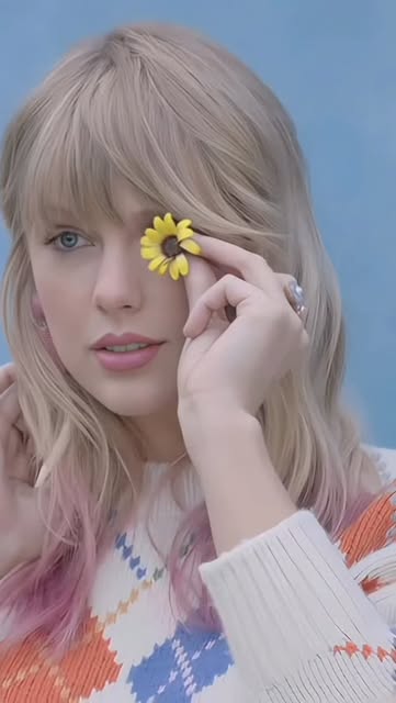 #Taylor Swifts Photographer Inspiration Reel by @taylorswiftsuniverse - Taylor Swift's lover album photoshoot ๐ฉท
#taylorswift #swifties #taylorswiftfan #loveralbum