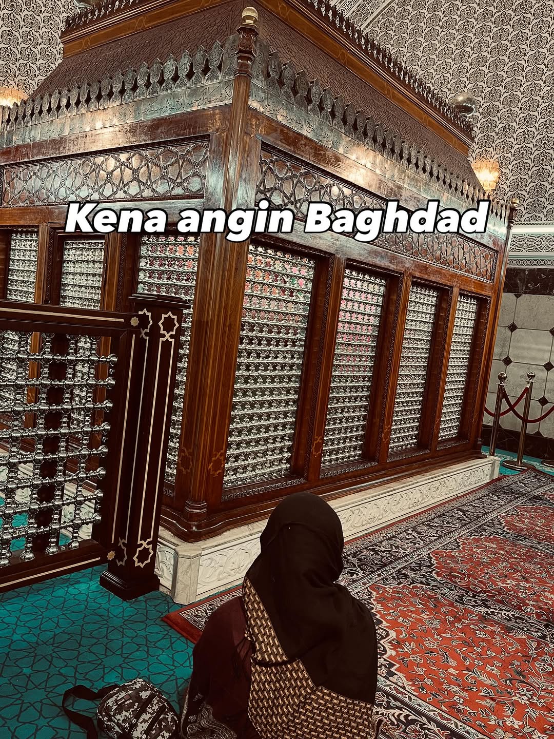 Silahkan menepi… Bukan untuk lari. Tapi sejenak refleksi Sebelum kembali pergi. Kaki tak harus selalu melangkah pasti Ada jeda, ada sela, ada henti. Ada waktu diam berdiri dan berkaca. Agar peta hid