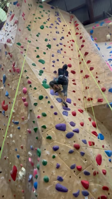 #Rock Climbing Classes Near Me Reel by @traveladventurewithjackie - Indoor rock climbing @missioncliffs
#rockclimb #rockclimbing #indoorrockclimbing #missioncliffssf #sanfransisco #stayhealthy