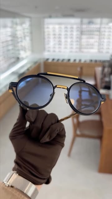 #Masunaga1905 Reel by @ocularandeyes (verified account) - From clear to cobalt under the sun, with just a hint of gold.
The Masunaga MOC 003 round frame is milled from a single block of titanium, with 5-micr