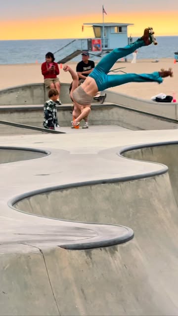 #Venice Beach Skatepark Reel by @nikowilliamss__ - ๐
๐๐๐๐๐' ๐กโ๐๐๐ข๐โ ๐๐๐๐๐๐ ๐ผโ๏ธ
๐ต๐ช, ๐ฟ๐ฎ๐ท๐ฒ๐ฌ๐ฎ, ๐๐ฎ๐ผ๐ฝ๐ผ๐ฒ๐ญ๐ฎ๐๏ธ
@jammalynnflower ๐ฅ๐ฅ๐ธ
#skate #rollerskating #skatepark #quadska