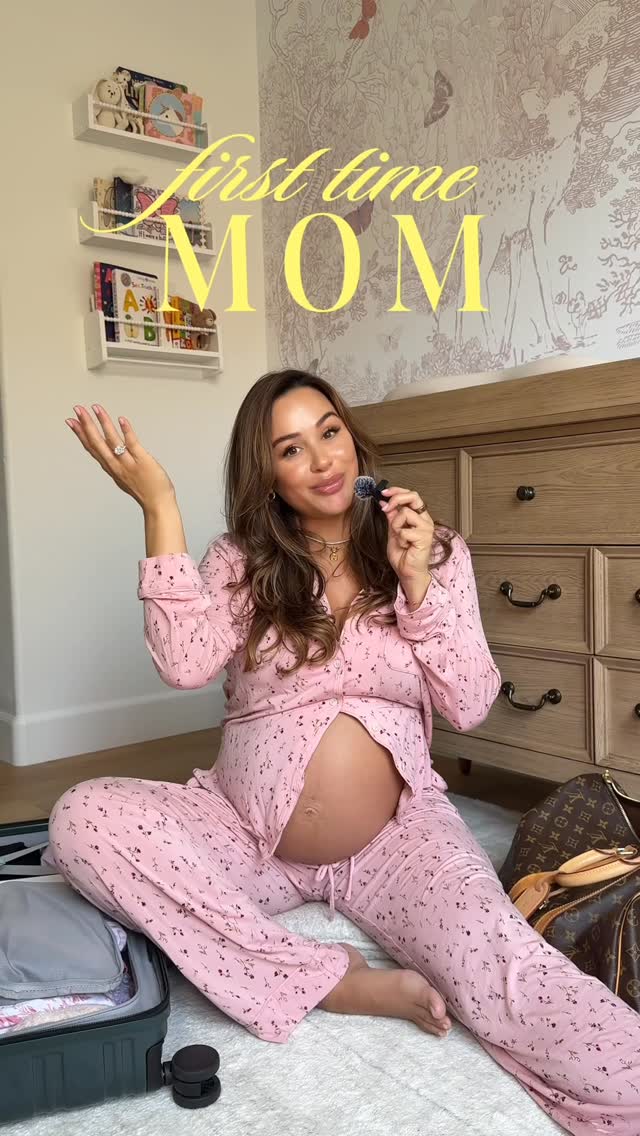 My hospital bag is packed but I still have room for suggestions 🙌🏽🫶🏽🎀 Parents chime in and let me know if there’s something you thought was essential to a smoother delivery! Thank you 🥰