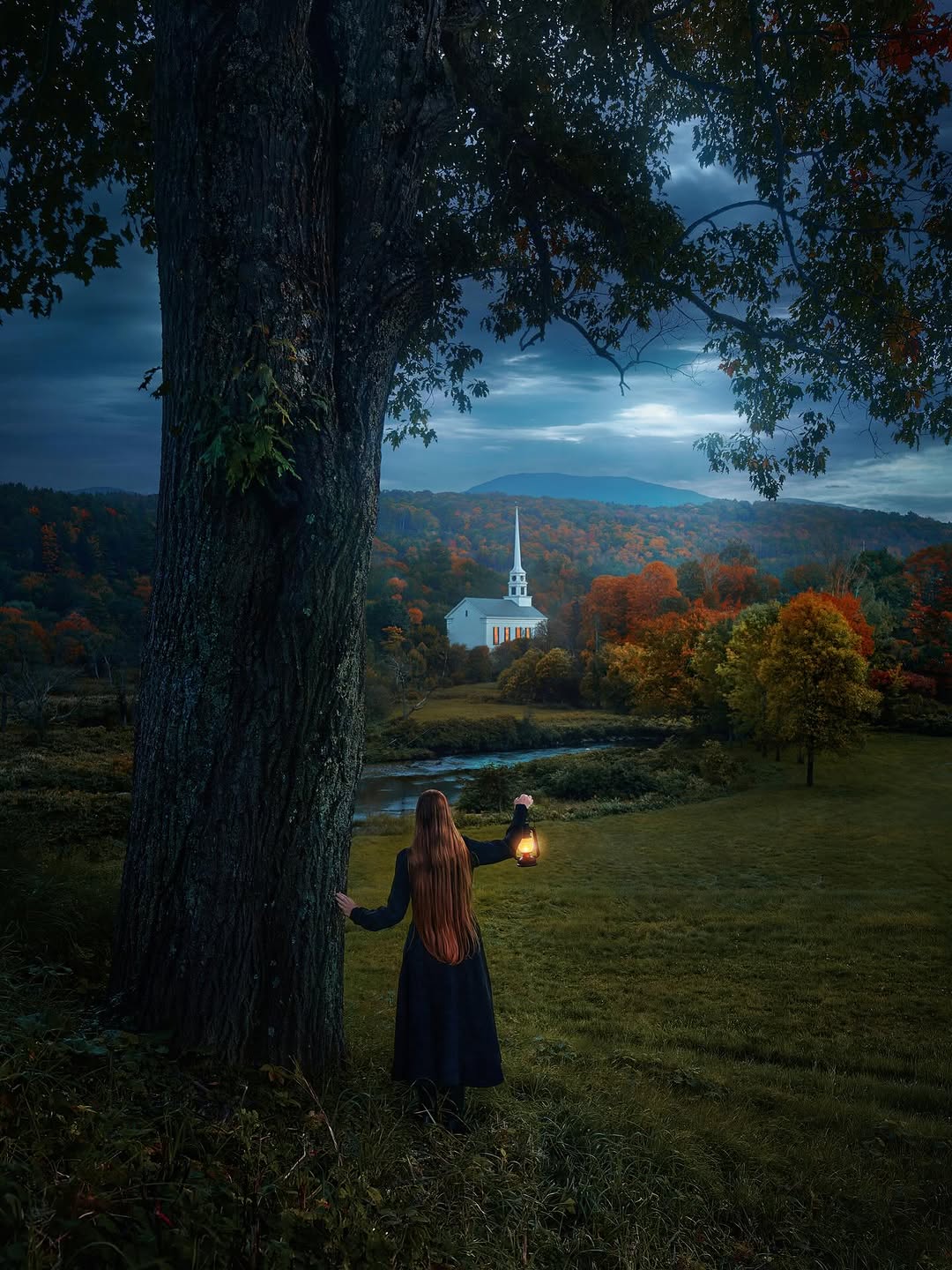 Autumn Equinox 🍁 I am obsessed with this fall foliage scene from Stowe Vermont. The quintessential white chapel against the beautiful fall foliage is a wonderful way to welcome autumn. Dress: @sondef