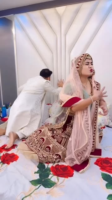 #Instadaily Reel by @anshu_agrawal04 - When two chashmish got married🤣 Viral reels😂😂
.
.
#relatable #chashmish #husbandwifecomedy #funnycouples #couplecomedy
#funny #comedy #viral #tre