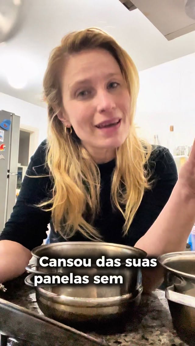 Cozinhar também é viver emoções fortes: nunca se sabe se vai sair refeição ou fumaça 😅 Aprenda hoje a receita de brócolis no modo carvão. E como customizar suas panelas! Dicas duvidosas e momento