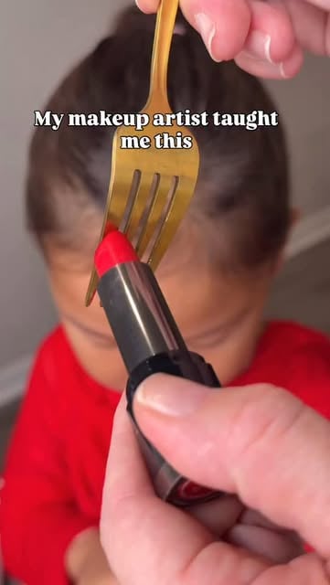 Such an easy way to do a stage or Halloween makeup for your child🎃✨#momlife #momhack #lifehack #makeup #kids #halloween