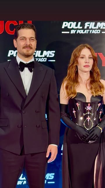 #Icerde Reel by @okanmermervip (verified account) - ŞARKI NE ALAKA DEMEYİN
İÇİMDEN ÖYLE GELDİ 😃
YILIN EN İDDİALI FİLMİ "UYKUCU"YA
GÖRKEMLİ GALA ORGANİZASYONU!
İSTANBUL AKM'DE DÜZENLENEN VE BİRÇOK ÜNL